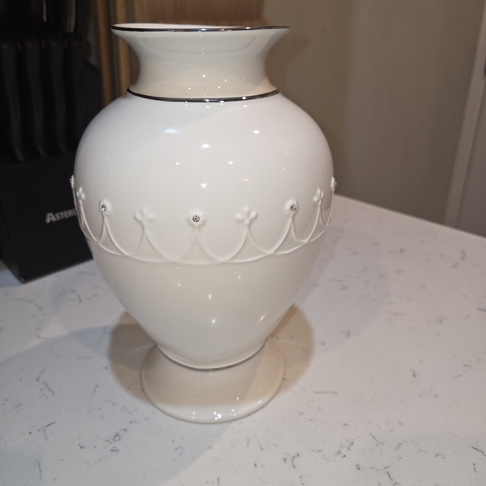 Lenox “Bliss” Medium Vase – Like New (In Box!)